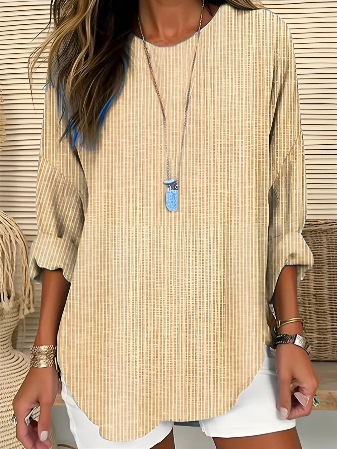 "Wanda™ | Płynna bluzka w paski" can be rewritten as "Wanda™ | Striped Fluid Blouse".