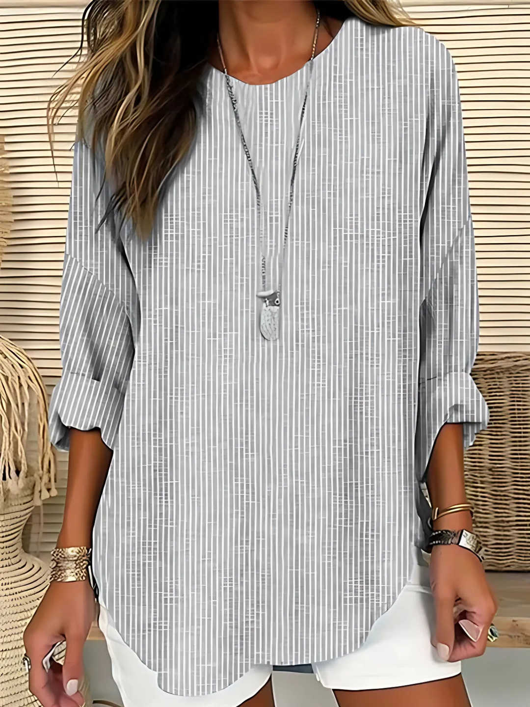 "Wanda™ | Płynna bluzka w paski" can be rewritten as "Wanda™ | Striped Fluid Blouse".